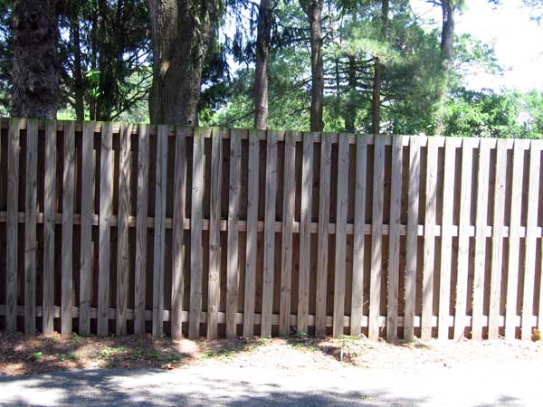 shadowbox style wood privacy fence