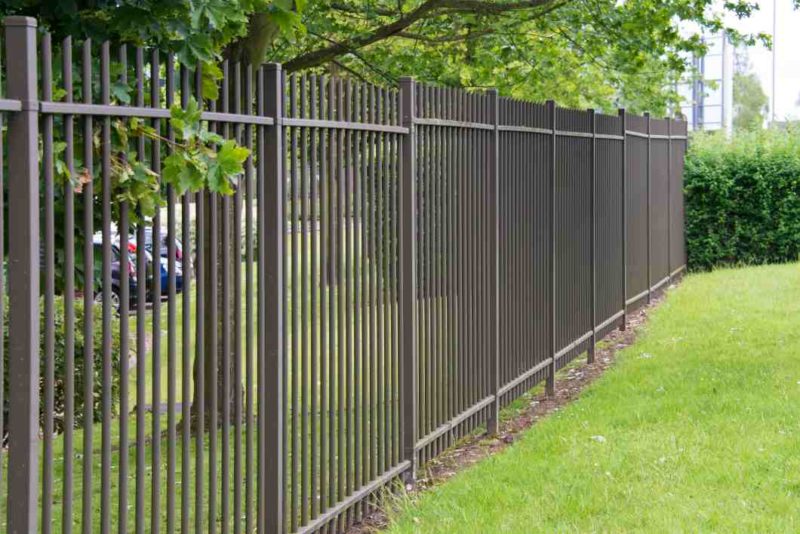 Steel vs. Aluminum Fencing